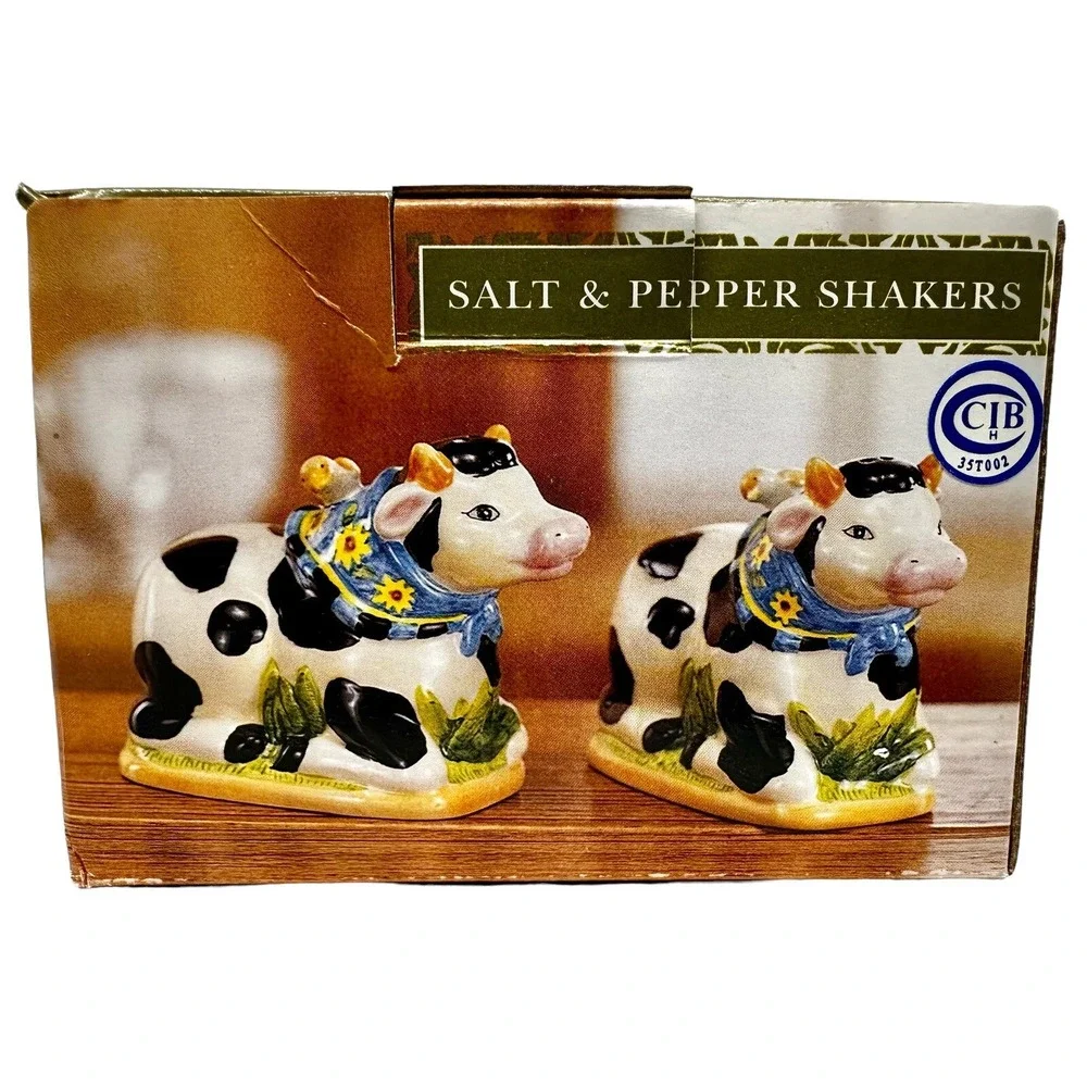 Cows Bulls Laying Down with Sunflower Bandannas & Birds Salt & Pepper‎ Shakers